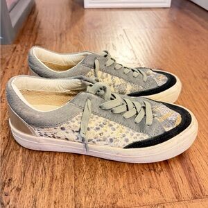 Trendy Gray and Cream Women's Sneakers